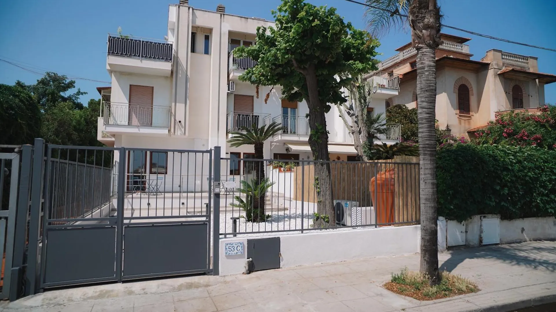 Regina Elena Luxury Apartments モンデッロ イタリア
