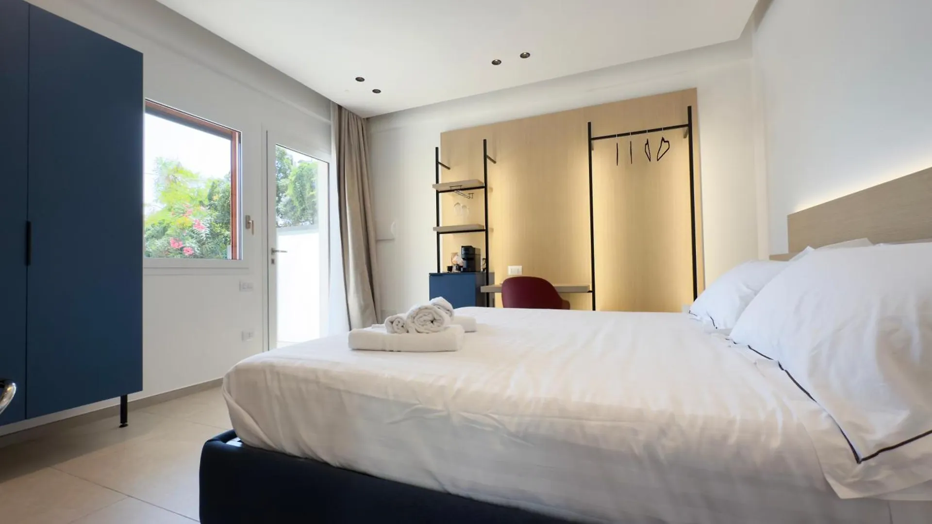 Regina Elena Luxury Apartments モンデッロ ゲストハウス