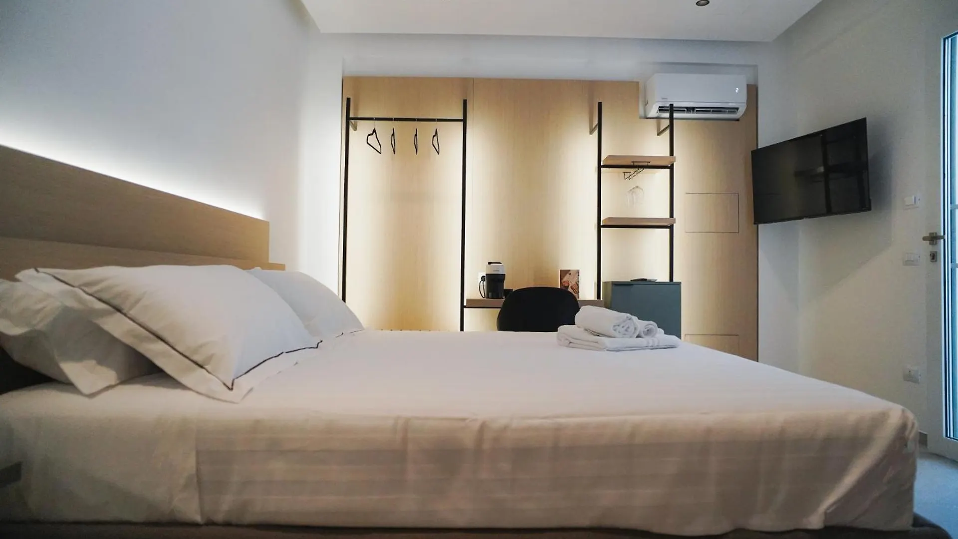Regina Elena Luxury Apartments モンデッロ ゲストハウス