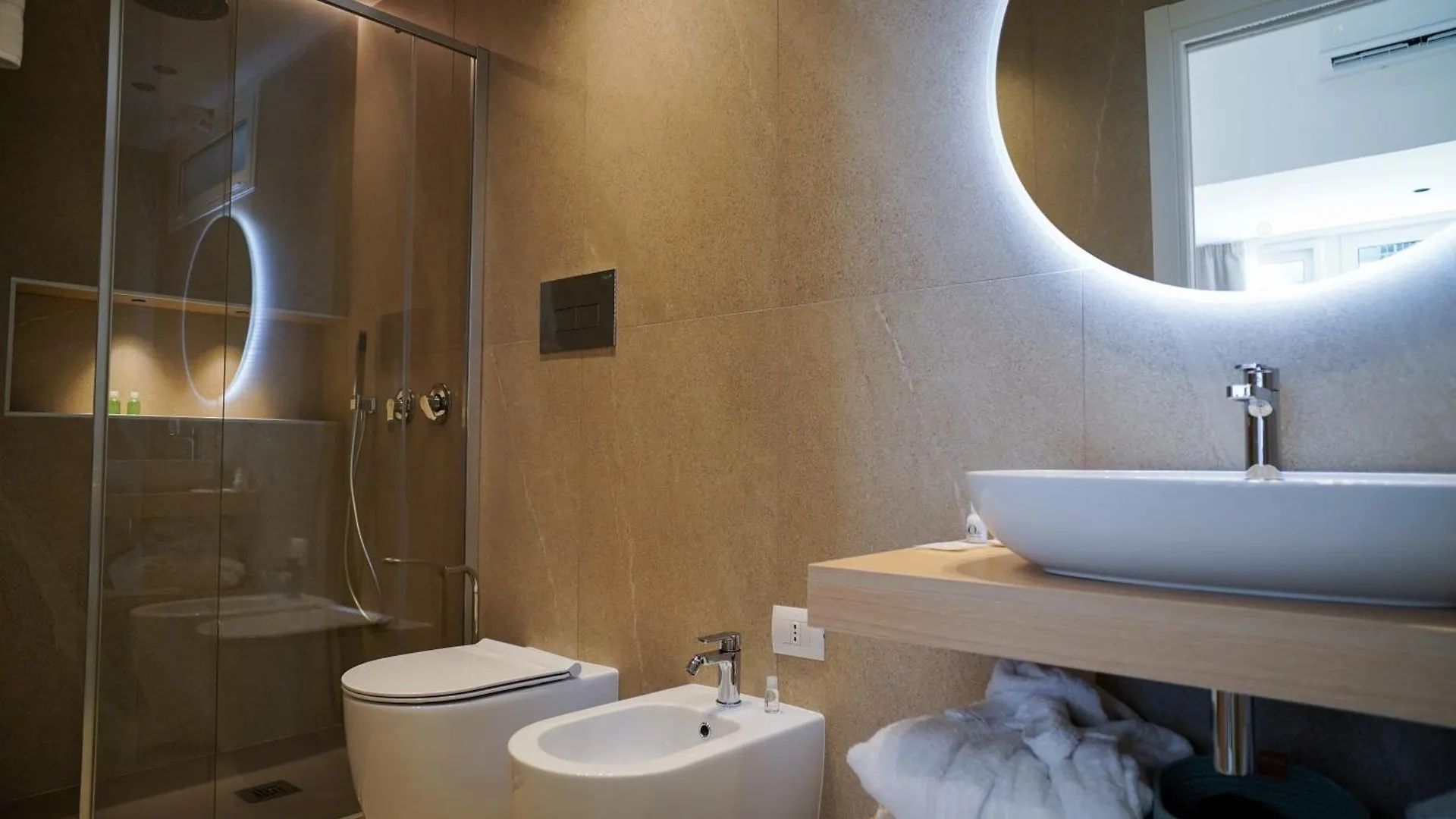 Regina Elena Luxury Apartments モンデッロ ゲストハウス