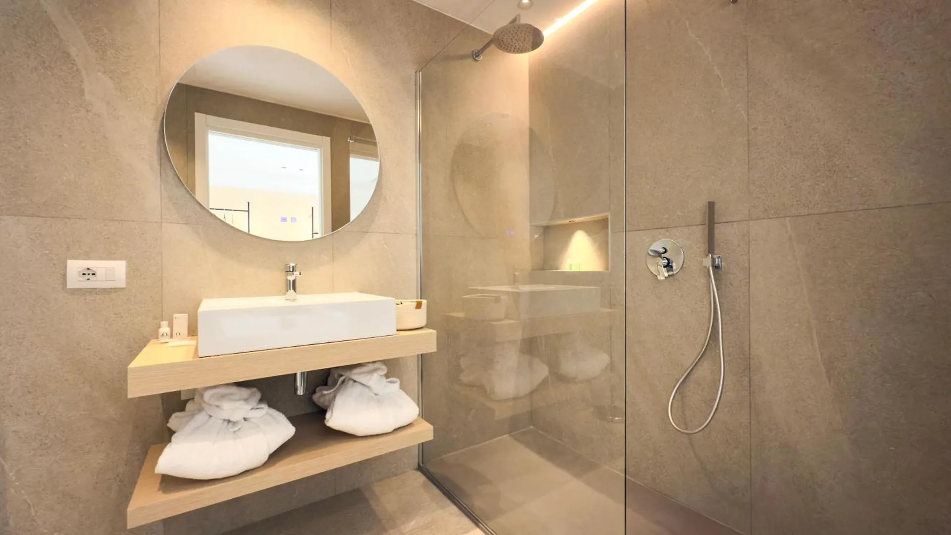 Regina Elena Luxury Apartments モンデッロ 0*,