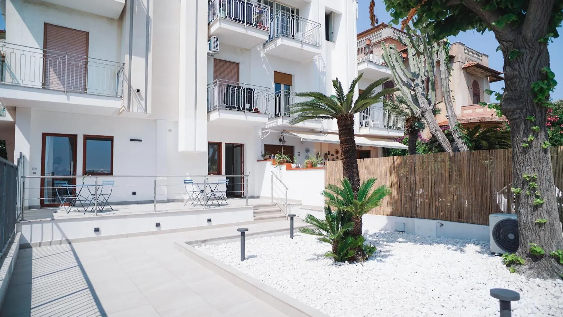 Regina Elena Luxury Apartments モンデッロ イタリア